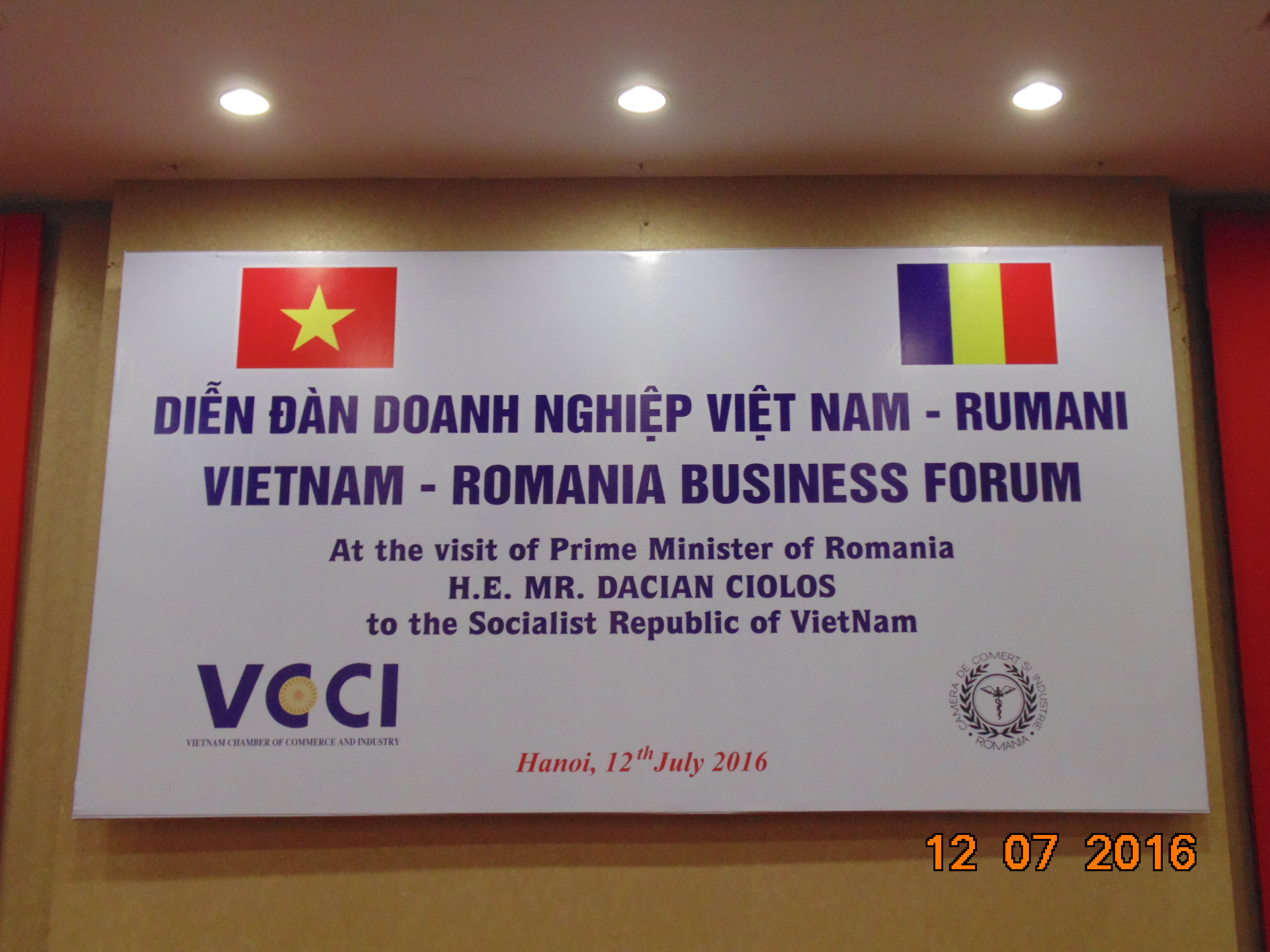 Hội thảo Diễn đàn DN Việt Nam - Rumani do Thủ tướng Rumani- Dacian Ciolos và PTTg Trịnh Đình Dũng đồng chủ trì tại Hà Nội, ngày 12/7/2016