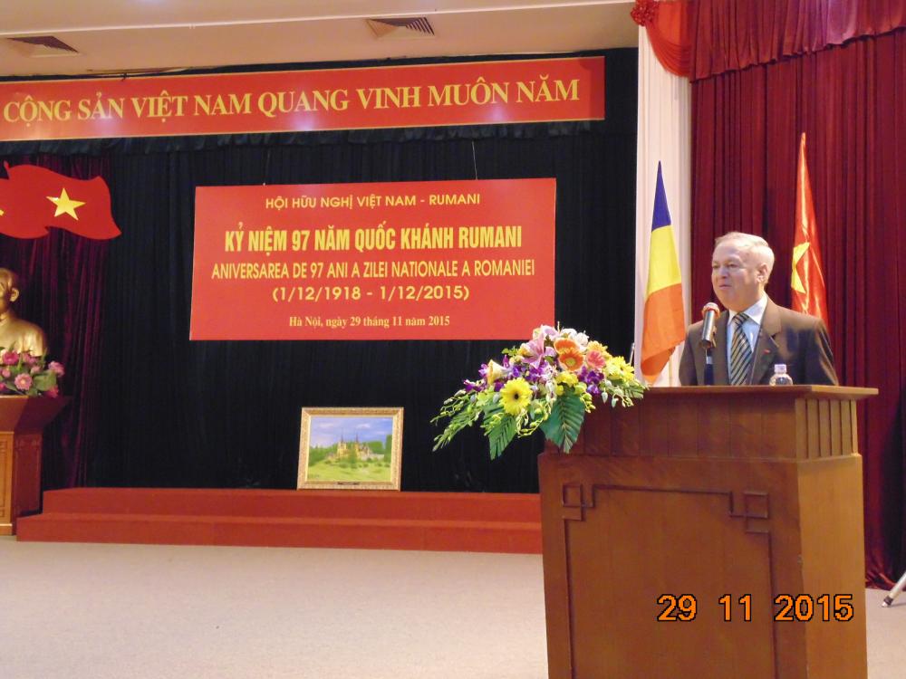 “Xin chúc Hội Hữu nghị Việt Nam - Rumani ngày càng phát triển lớn mạnh, luôn xứng đáng là cầu nối của tình hữu nghị giữa nhân dân hai nước Việt Nam-Rumani”