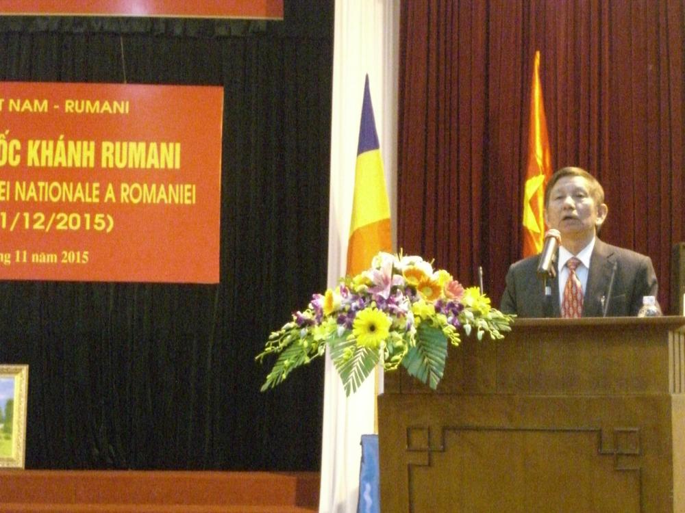BỐN MƯƠI NĂM RẠNG NGỜI TÌNH YÊU BỐN MƯƠI NĂM RẠNG NGỜI TÌNH YÊU