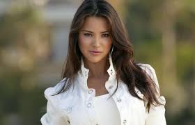 CÂU CHUYÊN NHỎ VỀ CHIÊC DÂY CHUYỀN CỦA MONICA CÂU CHUYÊN NHỎ VỀ CHIÊC DÂY CHUYỀN CỦA MONICA