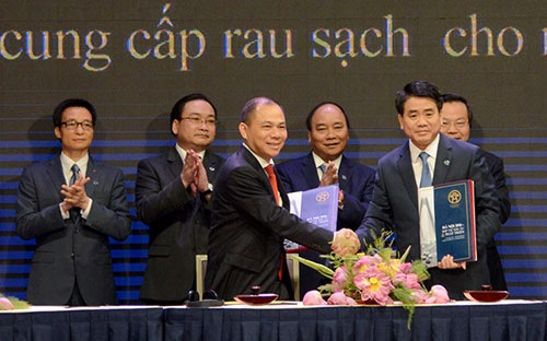 DOANH NGHIỆP CAM KẾT RÓT 300 NGHÌN TỶ VÀO HÀ NỘI DOANH NGHIỆP CAM KẾT RÓT 300 NGHÌN TỶ VÀO HÀ NỘI