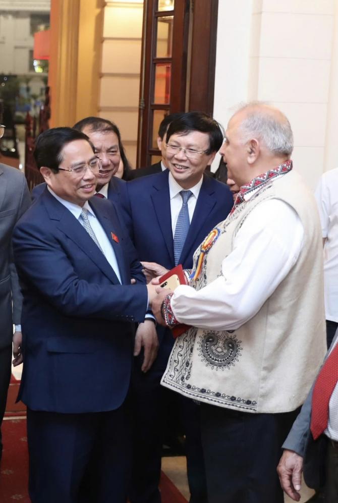 THẮM TÌNH HỮU NGHỊ VIỆT NAM – RUMANI TRONG BUỔI GẶP MẶT TẠI HÒA BÌNH